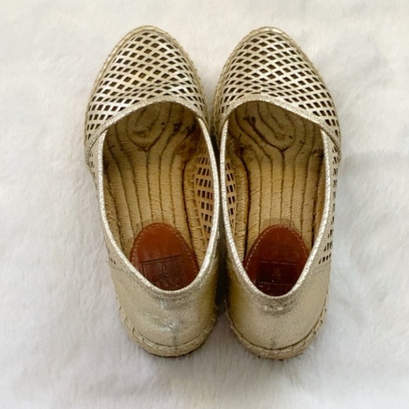 Like New Gold Frye Lee A Line Perf Shoes, size 7 - Picture 10 of 12